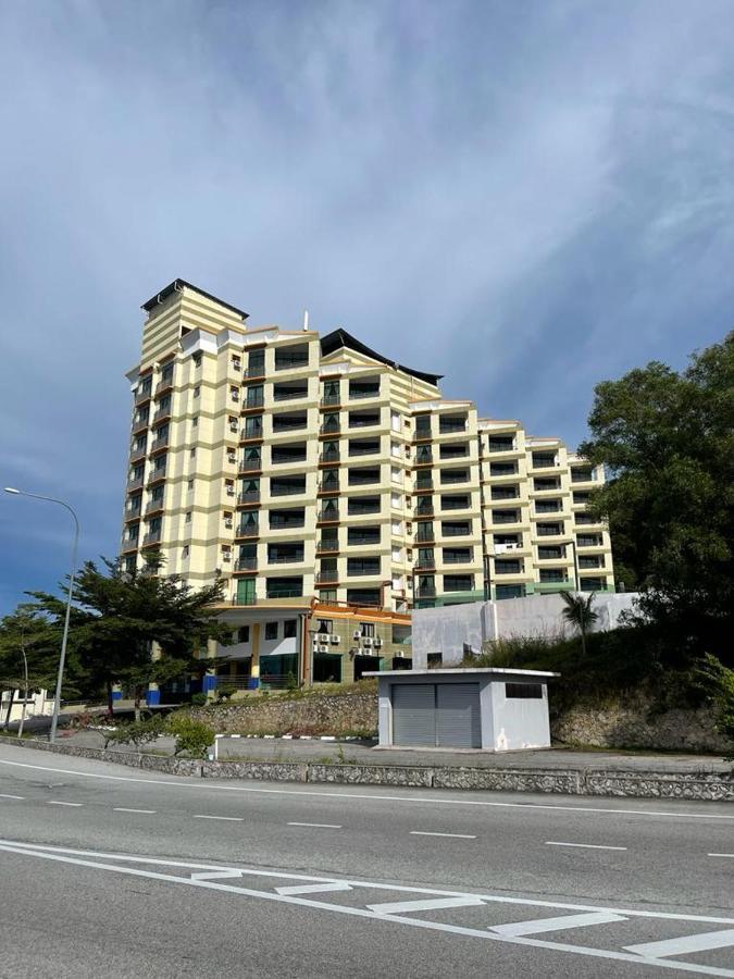 Marina Heights Hotel Residency Lumut Extérieur photo