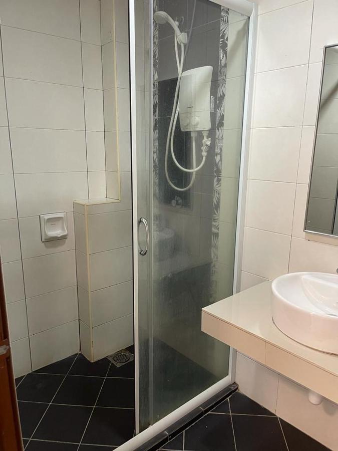 Marina Heights Hotel Residency Lumut Extérieur photo